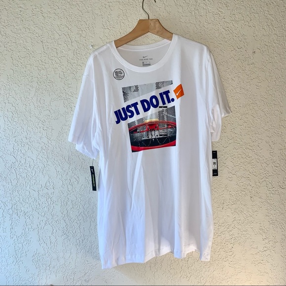 Standard fit Nike t shirt size 2XL - Picture 2 of 16